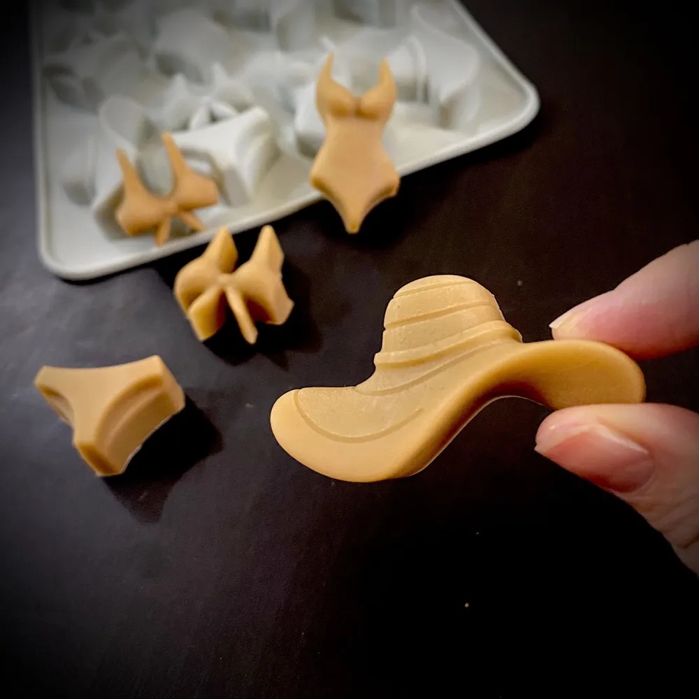 Een strandbikini-vorm met zome - Resin Art Things recensie en prijs